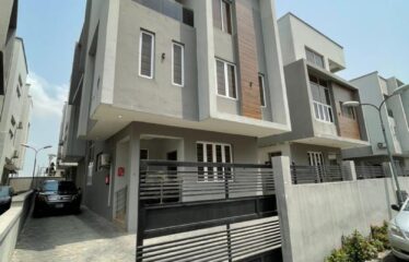 5 Bedrooms Semi Detached Duplex