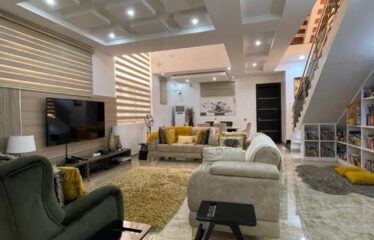 5 Bedrooms Semi Detached Duplex