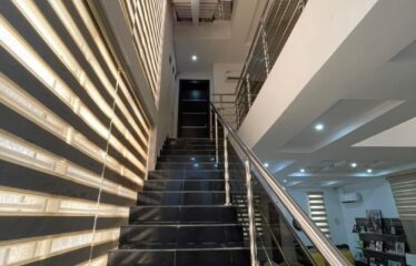 5 Bedrooms Semi Detached Duplex
