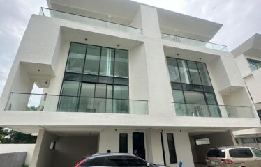 Spacious 1 & 2  Bedroom Apartment/Maisonette