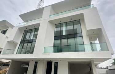 Spacious 1 & 2  Bedroom Apartment/Maisonette