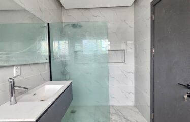 Spacious 1 & 2  Bedroom Apartment/Maisonette