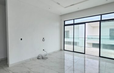Spacious 1 & 2  Bedroom Apartment/Maisonette