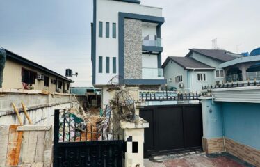 5 Bedroom House plus 2bqs in a serene location.