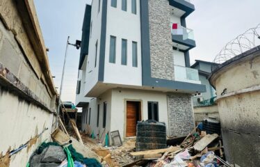 5 Bedroom House plus 2bqs in a serene location.