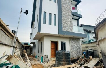 5 Bedroom House plus 2bqs in a serene location.