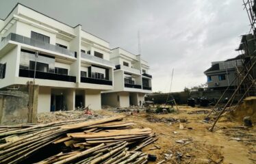 3 Bedroom Apartment plus Bq in secured environment.