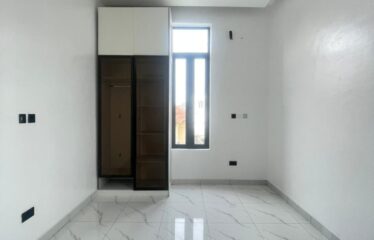 FULLY DETACHED DUPLEX WITH LUXURY INTERIOR, 24hrs ESTATE SECURITY, CINEMA, EQUIPPED GYM, OPEN TOP TERRACE, SWIMMING POOL AND BQ