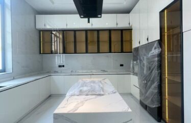 FULLY DETACHED DUPLEX WITH LUXURY INTERIOR, 24hrs ESTATE SECURITY, CINEMA, EQUIPPED GYM, OPEN TOP TERRACE, SWIMMING POOL AND BQ