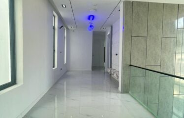 FULLY DETACHED DUPLEX WITH LUXURY INTERIOR, 24hrs ESTATE SECURITY, CINEMA, EQUIPPED GYM, OPEN TOP TERRACE, SWIMMING POOL AND BQ