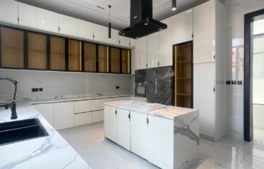 FULLY DETACHED DUPLEX WITH LUXURY INTERIOR, 24hrs ESTATE SECURITY, CINEMA, EQUIPPED GYM, OPEN TOP TERRACE, SWIMMING POOL AND BQ