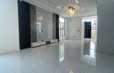 FULLY DETACHED DUPLEX WITH LUXURY INTERIOR, 24hrs ESTATE SECURITY, CINEMA, EQUIPPED GYM, OPEN TOP TERRACE, SWIMMING POOL AND BQ