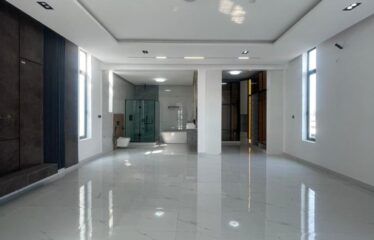 FULLY DETACHED DUPLEX WITH LUXURY INTERIOR, 24hrs ESTATE SECURITY, CINEMA, EQUIPPED GYM, OPEN TOP TERRACE, SWIMMING POOL AND BQ