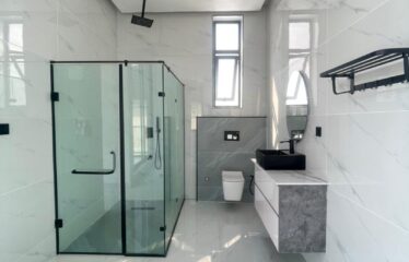 FULLY DETACHED DUPLEX WITH LUXURY INTERIOR, 24hrs ESTATE SECURITY, CINEMA, EQUIPPED GYM, OPEN TOP TERRACE, SWIMMING POOL AND BQ