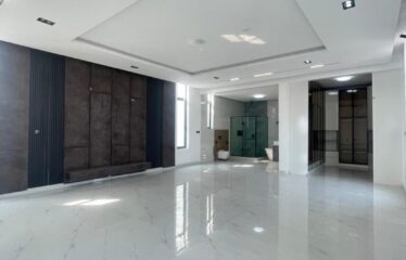 FULLY DETACHED DUPLEX WITH LUXURY INTERIOR, 24hrs ESTATE SECURITY, CINEMA, EQUIPPED GYM, OPEN TOP TERRACE, SWIMMING POOL AND BQ