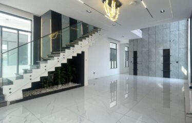 FULLY DETACHED DUPLEX WITH LUXURY INTERIOR, 24hrs ESTATE SECURITY, CINEMA, EQUIPPED GYM, OPEN TOP TERRACE, SWIMMING POOL AND BQ