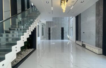 FULLY DETACHED DUPLEX WITH LUXURY INTERIOR, 24hrs ESTATE SECURITY, CINEMA, EQUIPPED GYM, OPEN TOP TERRACE, SWIMMING POOL AND BQ