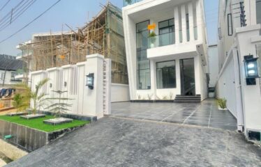 FULLY DETACHED DUPLEX WITH LUXURY INTERIOR, SWIMMING POOL, 24hrs ESTATE SECURITY AND BQ FOR SALE CHEVRON LEKKI