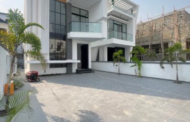 FULLY DETACHED DUPLEX WITH LUXURY INTERIOR, SWIMMING POOL, 24hrs ESTATE SECURITY AND BQ FOR SALE CHEVRON LEKKI