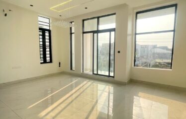 FULLY DETACHED DUPLEX WITH LUXURY INTERIOR, SWIMMING POOL, 24hrs ESTATE SECURITY AND BQ FOR SALE CHEVRON LEKKI