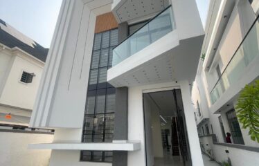 FULLY DETACHED DUPLEX WITH LUXURY INTERIOR, SWIMMING POOL, 24hrs ESTATE SECURITY AND BQ FOR SALE CHEVRON LEKKI