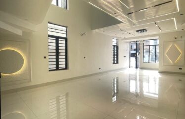 FULLY DETACHED DUPLEX WITH LUXURY INTERIOR, SWIMMING POOL, 24hrs ESTATE SECURITY AND BQ FOR SALE CHEVRON LEKKI