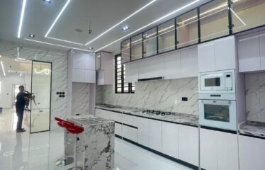 FULLY DETACHED DUPLEX WITH LUXURY INTERIOR, SWIMMING POOL, 24hrs ESTATE SECURITY AND BQ FOR SALE CHEVRON LEKKI