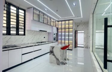 FULLY DETACHED DUPLEX WITH LUXURY INTERIOR, SWIMMING POOL, 24hrs ESTATE SECURITY AND BQ FOR SALE CHEVRON LEKKI