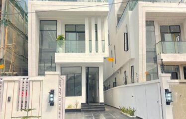FULLY DETACHED DUPLEX WITH LUXURY INTERIOR, SWIMMING POOL, 24hrs ESTATE SECURITY AND BQ FOR SALE CHEVRON LEKKI