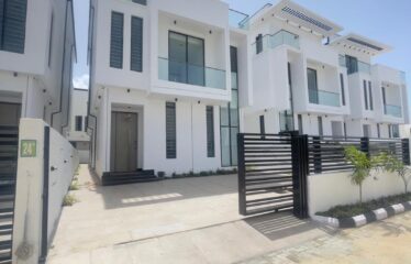 LUXURY WELL FINISHED FULLY DETACHED DUPLEX WITH SWIMMING POOL FOR SALE AT CHEVRON LEKKI LAGOS