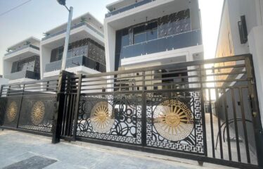 FULLY DETACHED DUPLEX WITH A SPACIOUS LIVING ROOM, SWIMMING POOL WITH CHANGING ROOM AND BQ