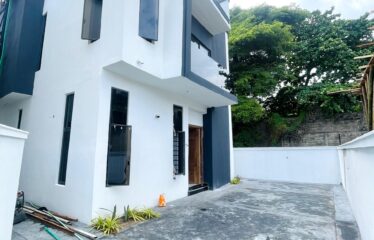 FULLY DETACHED DUPLEX WITH BQ 4 BED, 4 BATH, FOR SALE AT CHEVRON