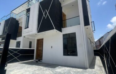 FULLY DETACHED DUPLEX BUILT ON TWO FLOORS, ROOFTOP AND BQ CHEVRON LEKKI LAGOS.