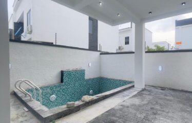 FULLY DETACHED DUPLEX WITH A SPACIOUS LIVING ROOM, SWIMMING POOL, TV CONSOLE AND BQ