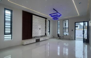 FULLY DETACHED DUPLEX WITH A SPACIOUS LIVING ROOM, SWIMMING POOL, TV CONSOLE AND BQ