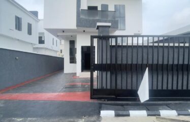 FULLY DETACHED DUPLEX WITH A SPACIOUS LIVING ROOM, TV CONSOLE AND BQ AT SANGOTEDO AJAH LAGOS.